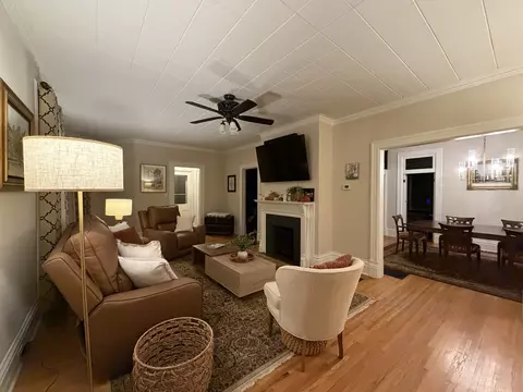 Living - 303 E Prospect Ave, Ottawa, IL 61350 photo 2 of 3