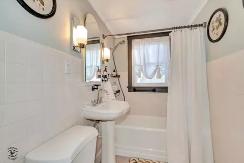 Bath - 303 E Prospect Ave, Ottawa, IL 61350 photo 5 of 5