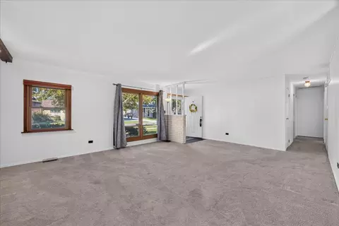 Living - 137 Saint Armand Ln, Wheeling, IL 60090 photo 2 of 6