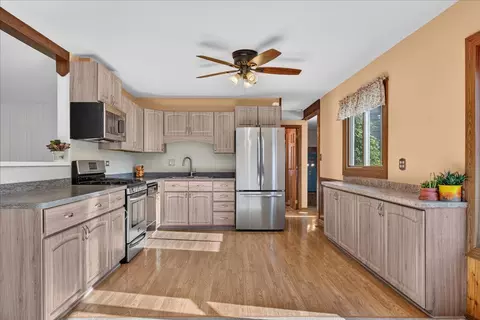 Kitchen - 137 Saint Armand Ln, Wheeling, IL 60090 photo 2 of 3
