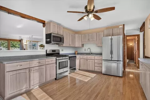 Kitchen - 137 Saint Armand Ln, Wheeling, IL 60090 photo 1 of 3