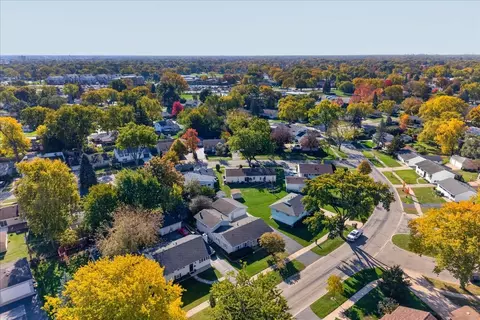 View/Area - 137 Saint Armand Ln, Wheeling, IL 60090 photo 2 of 2