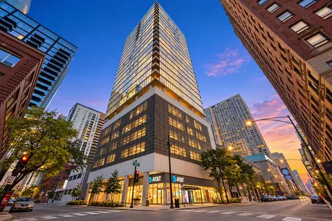 550 N Saint Clair St #1902, Chicago, IL 60611