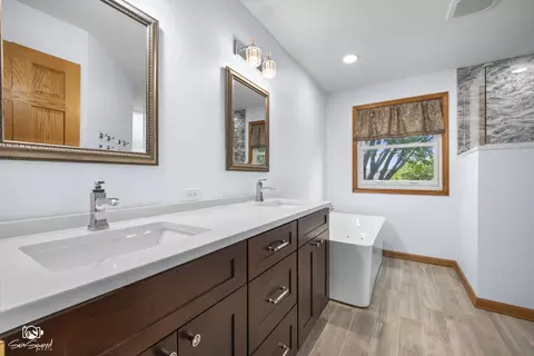 Bath - 1613 Wildflower Dr, Plainfield, IL 60586 photo 2 of 4