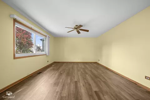 Living - 1613 Wildflower Dr, Plainfield, IL 60586 photo 4 of 6