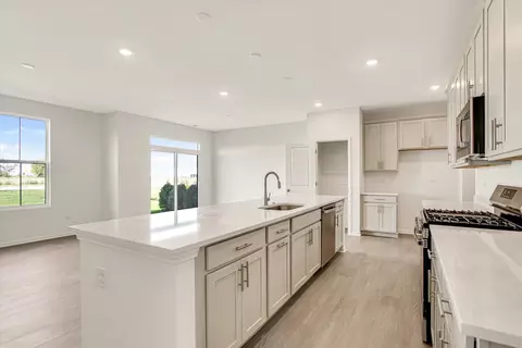 Kitchen - 25546 W Emory Ln, Plainfield, IL 60544 photo 3 of 4