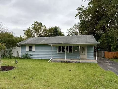 3 Golfview Ln, Carpentersville, IL 60110