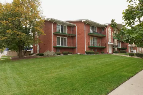 9605 S Komensky Ave #101, Oak Lawn, IL 60453