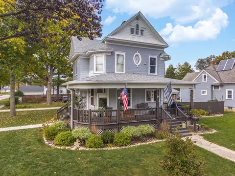 424 Mcclellan St, Chenoa, IL 61726