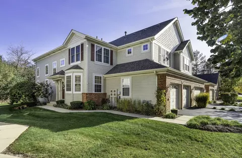 124 Remington Dr, Saint Charles, IL 60175