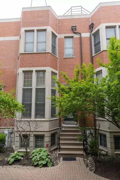 24 N Ada St #D, Chicago, IL 60607