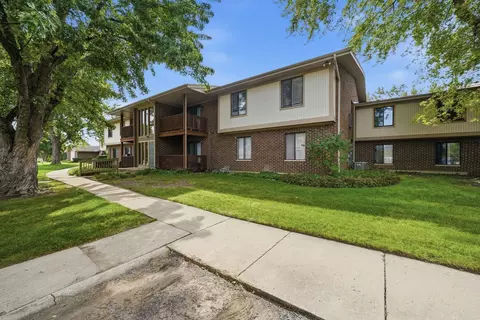 603 Garden Cir #1, Streamwood, IL 60107