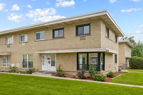 1250 N Wheeling Rd, Mount Prospect, IL 60056