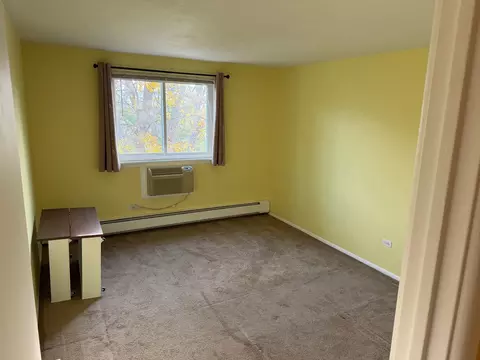Bedroom - 1500 Robin Cir #405, Hoffman Estates, IL 60169 photo 2 of 2