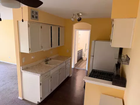 Kitchen - 1500 Robin Cir #405, Hoffman Estates, IL 60169 photo 4 of 4
