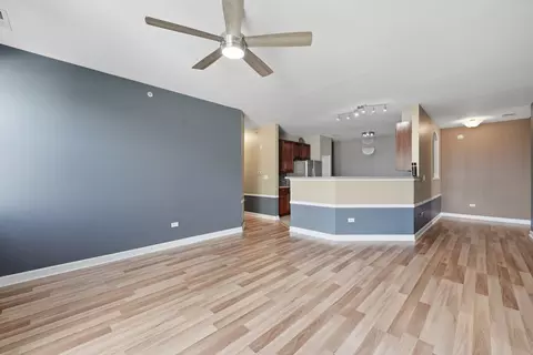 Living - 10235 Mulberry Ln #E, Bridgeview, IL 60455 photo 2 of 4