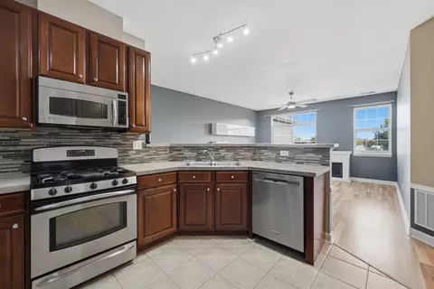 Kitchen - 10235 Mulberry Ln #E, Bridgeview, IL 60455 photo 2 of 3
