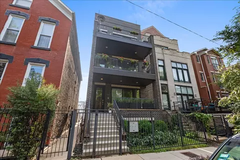 825 N Wood St #3, Chicago, IL 60622