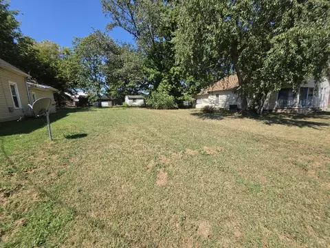 603 S Jesse St, Christopher, IL 62822 photo 2