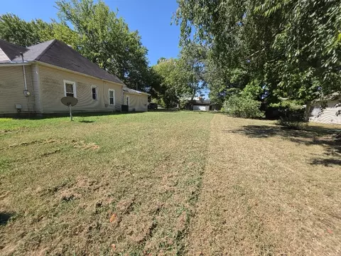 603 S Jesse St, Christopher, IL 62822 photo 3