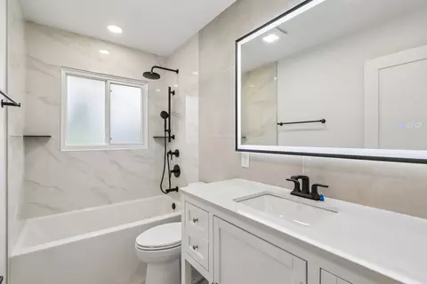 Bath - 904 Melrose Ct, Mchenry, IL 60050 photo 1 of 4
