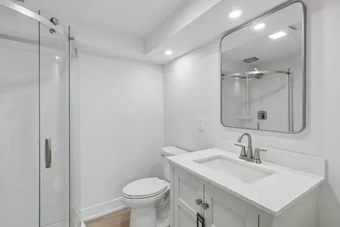 Bath - 904 Melrose Ct, Mchenry, IL 60050 photo 3 of 4