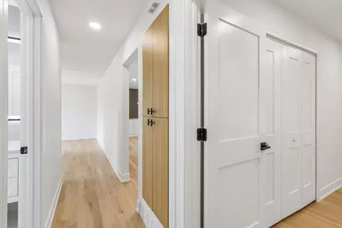 Entry Way - 904 Melrose Ct, Mchenry, IL 60050 photo 2 of 5