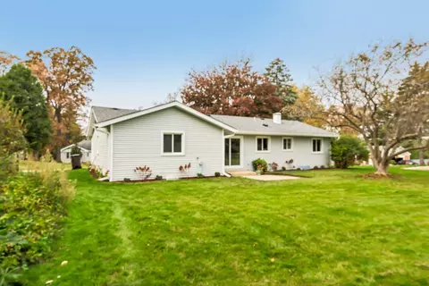 Exterior - 904 Melrose Ct, Mchenry, IL 60050 photo 6 of 7