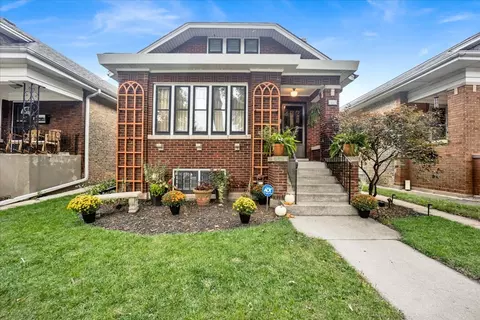 6239 N Campbell Ave, Chicago, IL 60659