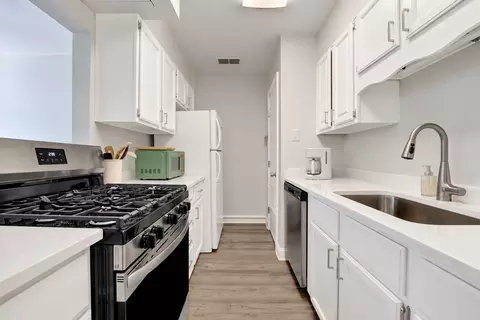 Kitchen - 1003 S Racine Ave, Chicago, IL 60607 photo 1 of 2