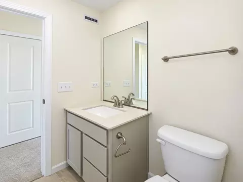 Bath - 2675 Pratt Ct, Hoffman Estates, IL 60192 photo 5 of 7