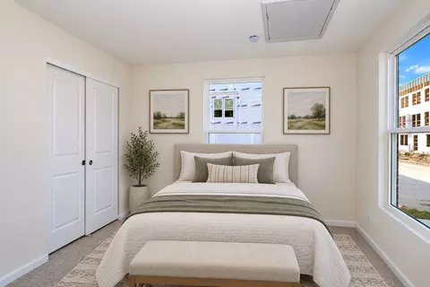 Bedroom - 2675 Pratt Ct, Hoffman Estates, IL 60192 photo 8 of 9