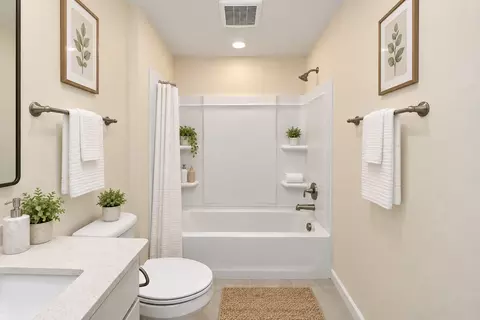 Bath - 2675 Pratt Ct, Hoffman Estates, IL 60192 photo 4 of 7
