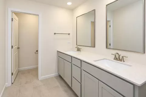 Bath - 2675 Pratt Ct, Hoffman Estates, IL 60192 photo 3 of 7