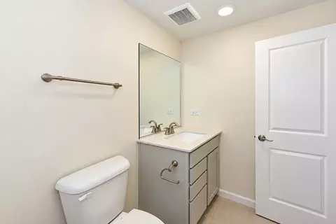 Bath - 2675 Pratt Ct, Hoffman Estates, IL 60192 photo 6 of 7