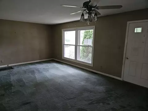 Living - 19346 Galatia Post Rd, Marion, IL 62959 photo 1 of 2
