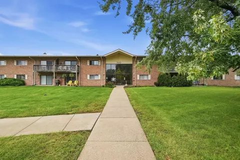 7410 Brookdale Dr #214, Darien, IL 60561