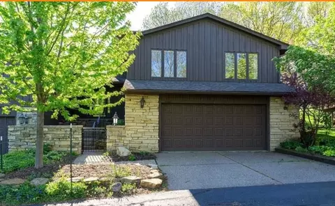 6401 Utica Ridge Rd #22, Davenport, IA 52807