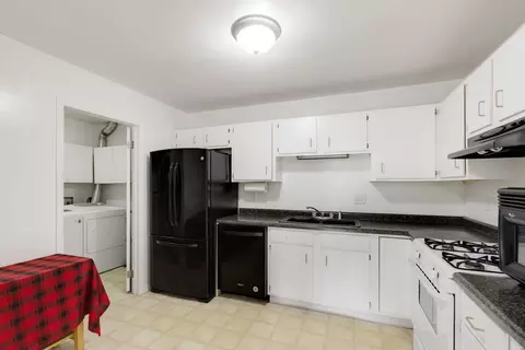 Kitchen - 508 Waters Edge Dr #D, Mchenry, IL 60050 photo 1 of 2
