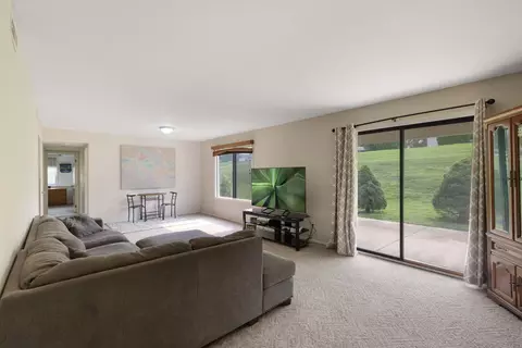 Living - 508 Waters Edge Dr #D, Mchenry, IL 60050 photo 1 of 2