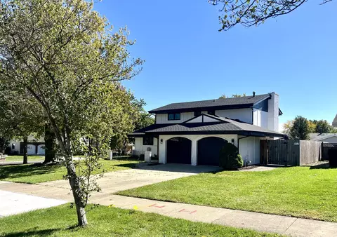 214 Cambridge Ln, Bloomingdale, IL 60108
