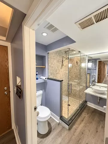 Bath - Undisclosed, Chicago, IL 60613 photo 1 of 1