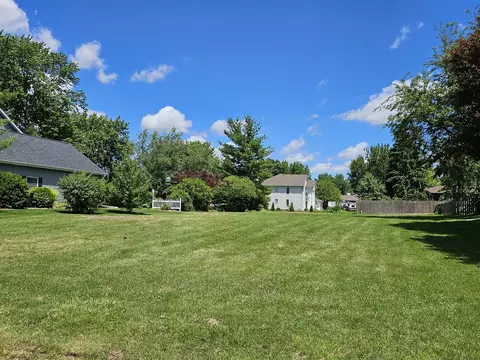 1627 Lake Holiday Dr, Lake Holiday, IL 60548
