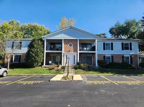971 Golf Course Rd #4, Crystal Lake, IL 60014