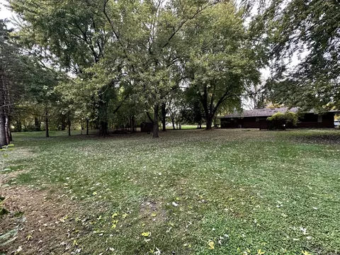 Exterior - 4850 Mill Rd, Oswego, IL 60543 photo 4 of 6