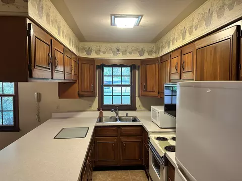 Kitchen - 4850 Mill Rd, Oswego, IL 60543 photo 2 of 2