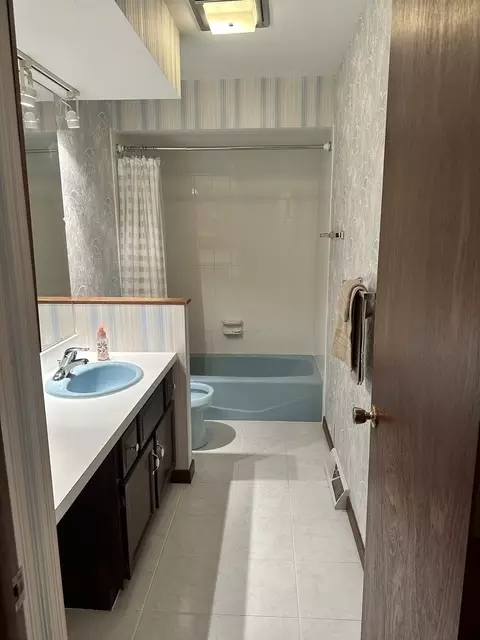 Bath - 4850 Mill Rd, Oswego, IL 60543 photo 1 of 1