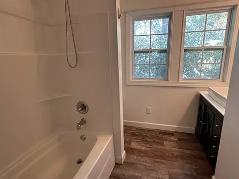 Bath - 116 Mcfall St, Benton, IL 62812 photo 6 of 6