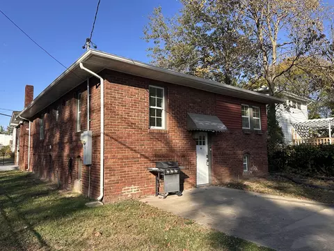 Exterior - 116 Mcfall St, Benton, IL 62812 photo 5 of 7