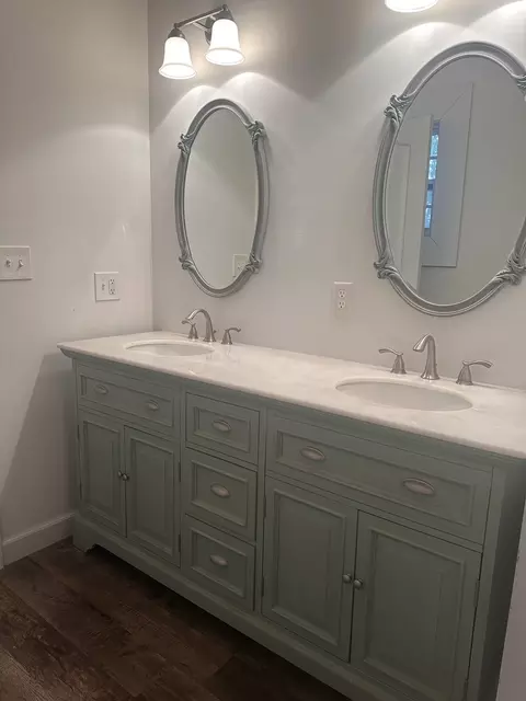 Bath - 116 Mcfall St, Benton, IL 62812 photo 2 of 6